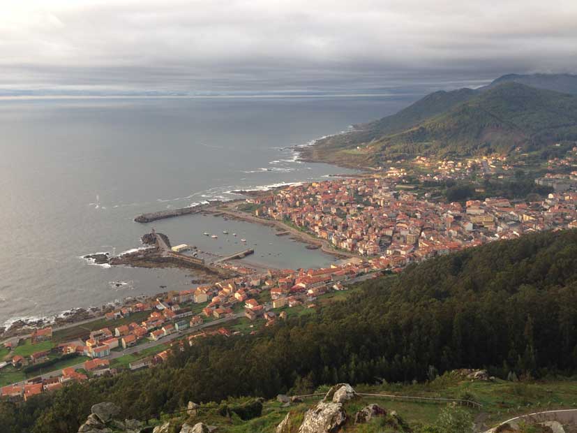 El Monte Santa Trega es uno de los grandes iconos tur&iacute;sticos de Galicia. Desde sus 341 metros de altitud ofrece una de las panor&aacute;micas m&aacute;s espectaculares del noroeste peninsular, con vistas al estuario del r&iacute;o Mi&ntilde;o, al oc&eacute;ano Atl&aacute;ntico y a la costa portuguesa.